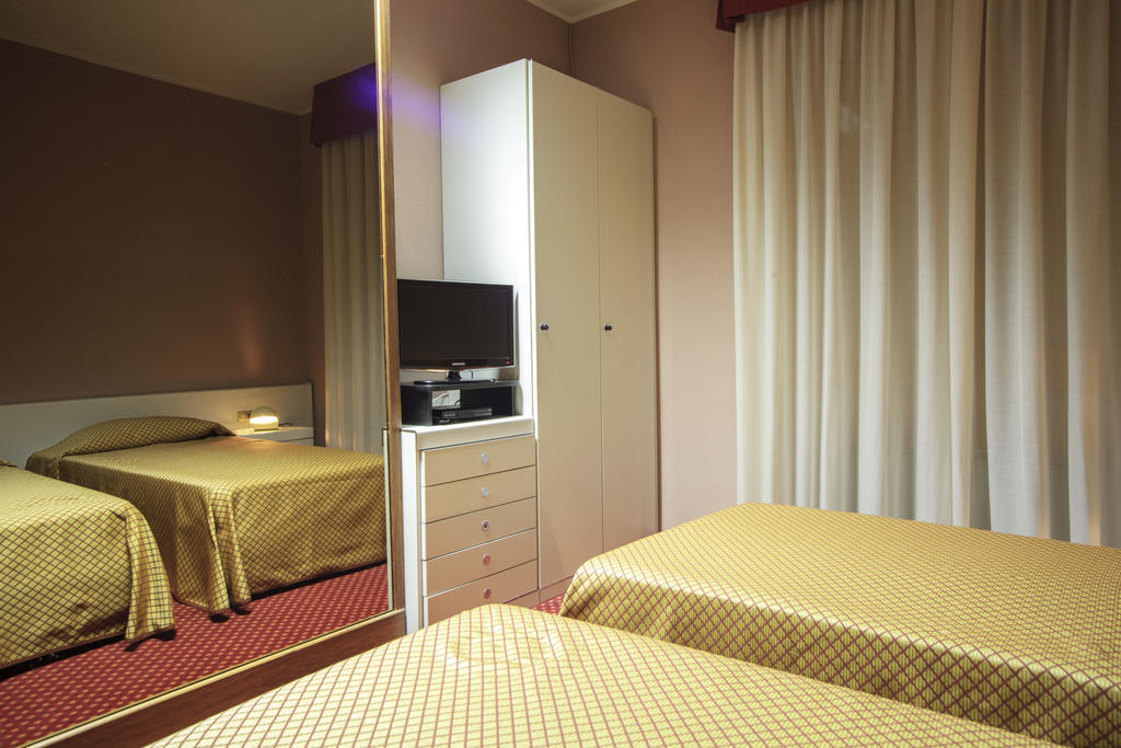 Hotel I Diamanti Garlasco Værelse billede