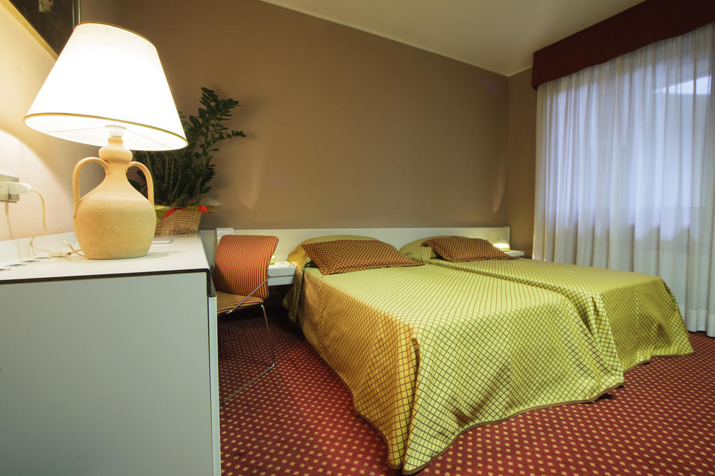 Hotel I Diamanti Garlasco Værelse billede