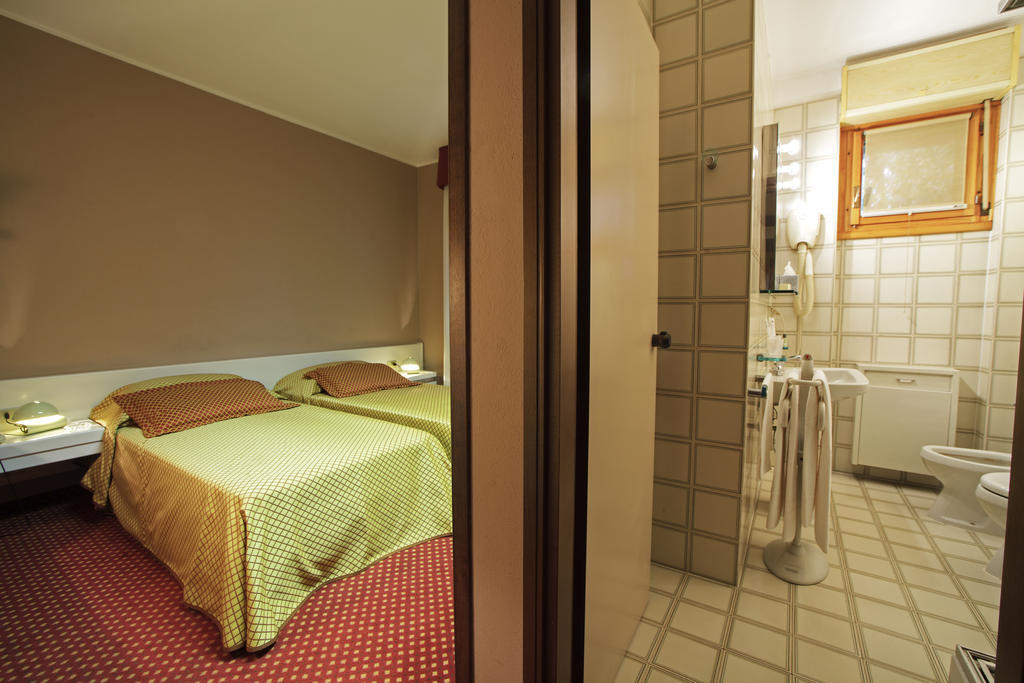 Hotel I Diamanti Garlasco Værelse billede